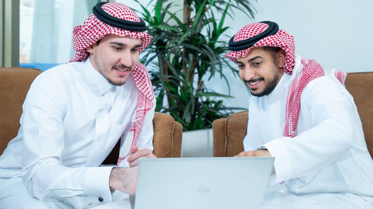 المركز ينوّه الأفراد بضرورة التأكد من ترخيص برامج التعليم والتدريب الإلكتروني 