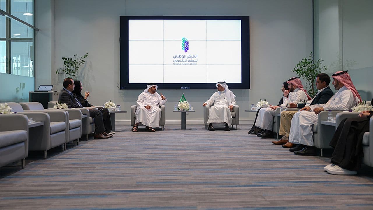 وفدان من برنامج الأمم المتحدة الإنمائي ومؤسسة محمد بن راشد آل مكتوم للمعرفة يزوران المركز