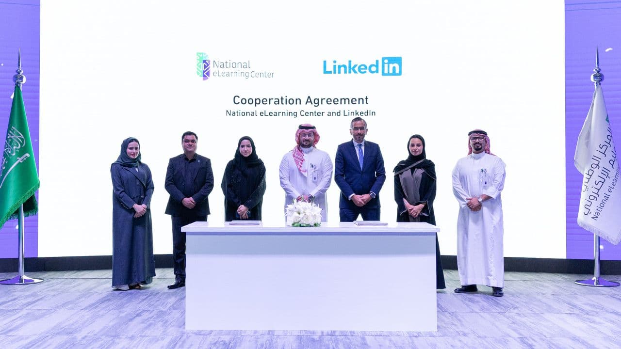 المركز يوقع مذكرة تفاهم مع منصة LinkedIn