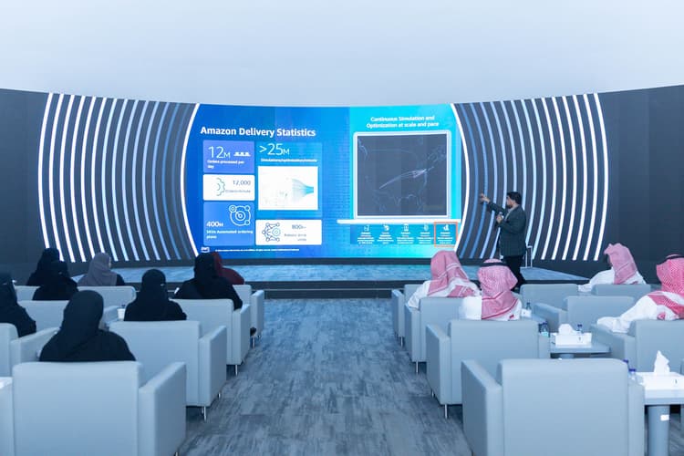 بالتعاون مع "أمازون" المركز ينظّم ورشة عمل تفاعليه لمنسوبيه