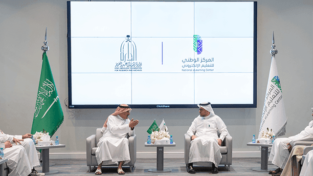 أمين دارة الملك عبدالعزيز ومدير عام المركز يستعرضان سُبل التعاون