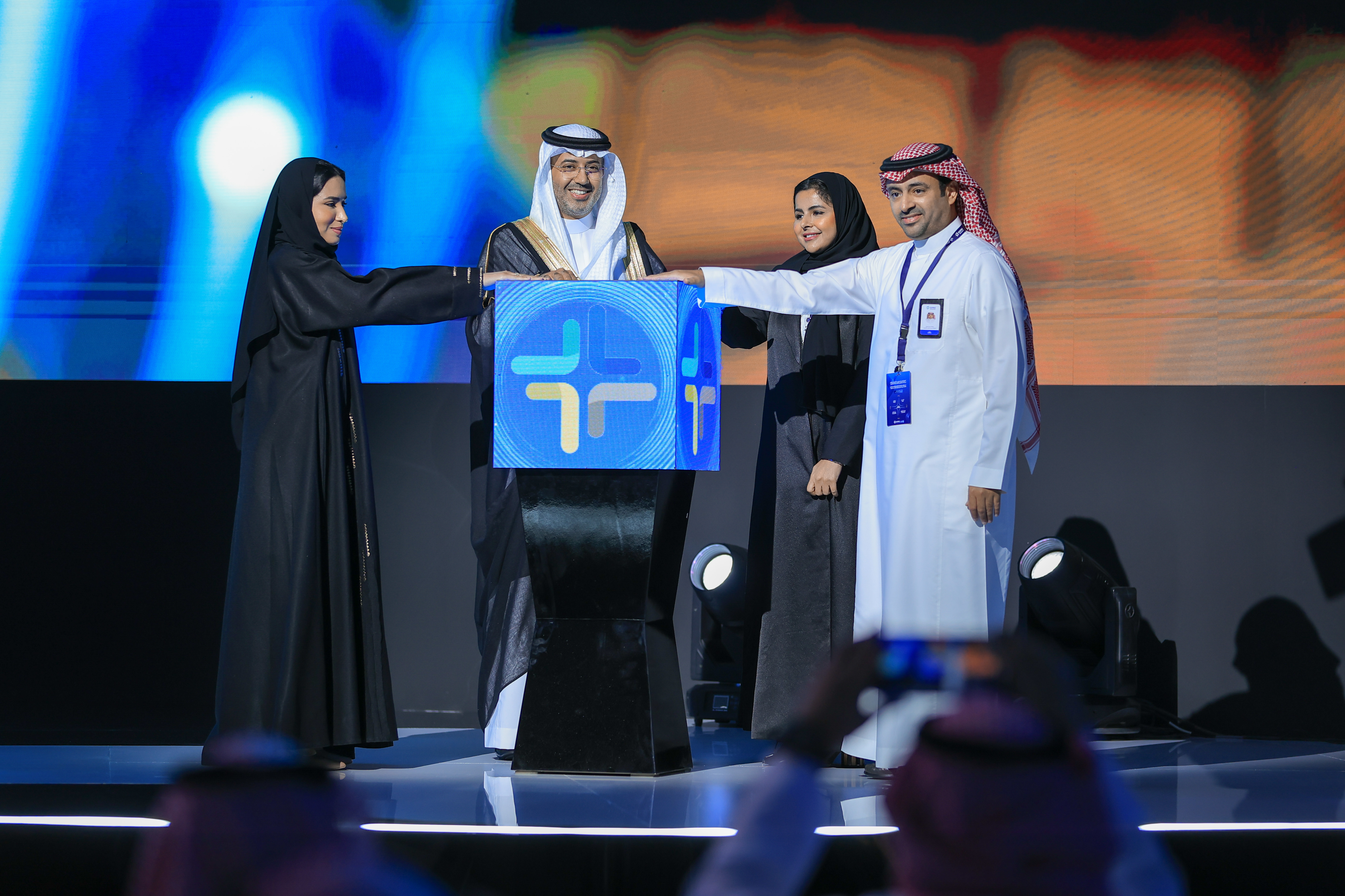 صور من إطلاق منصة أكاديمية هيئة كفاءة الإنفاق والمشروعات الحكومية، ضمن منتدى كفاءة الإنفاق، تعكس مجموعة من الحضور أمام مجموعة من المتحدثين. 