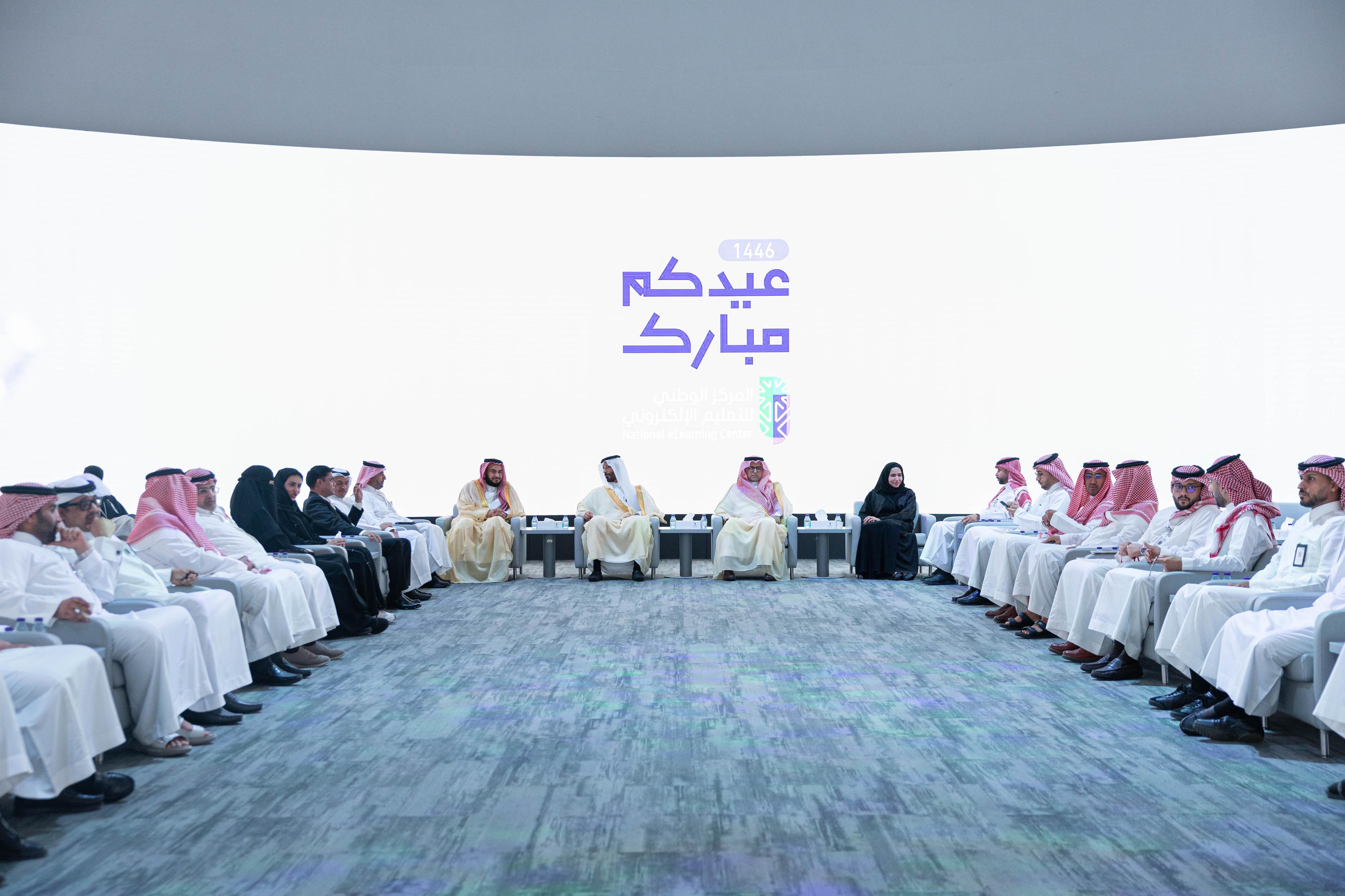 صورة من احتفالية عيد الأضحى في المركز الوطني للتعليم الإلكتروني، توضح عدد من الموظفين وقيادات المركز.