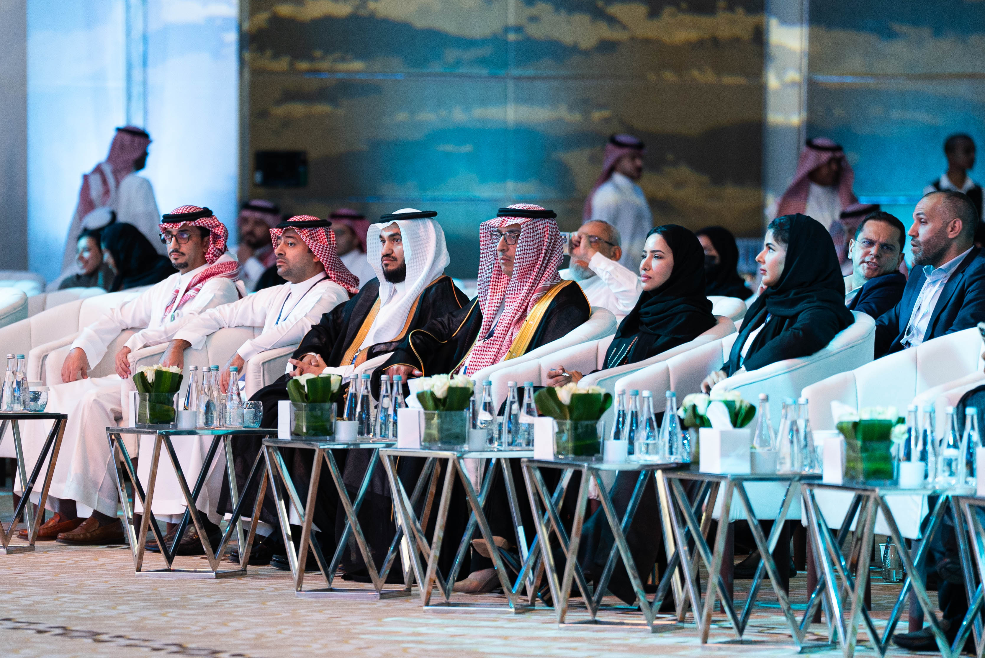 صور من إطلاق منصة أكاديمية هيئة كفاءة الإنفاق والمشروعات الحكومية، ضمن منتدى كفاءة الإنفاق، تعكس مجموعة من الحضور أمام مجموعة من المتحدثين. 